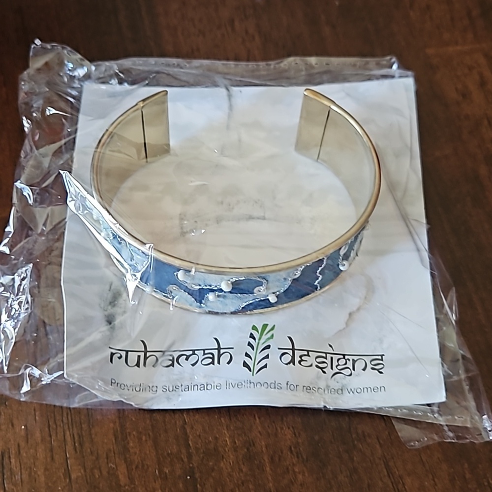 German Silver Cuff Bracelet NWT - Picture 7 of 7